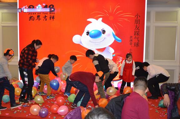 1518497516499010696.jpg 踩气球.jpg