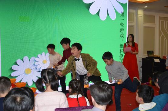 1518497734259007308.jpg 小朋友玩游戏.jpg