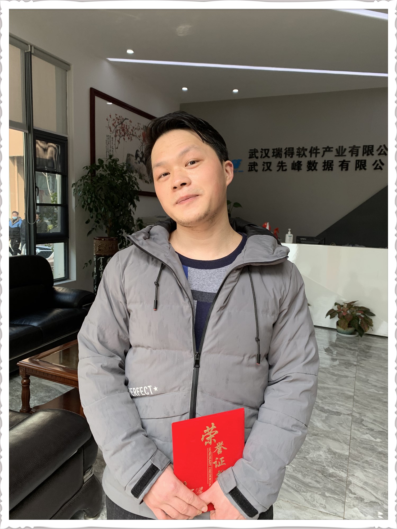 1614153415465074528.jpg 黄旭_副本.jpg